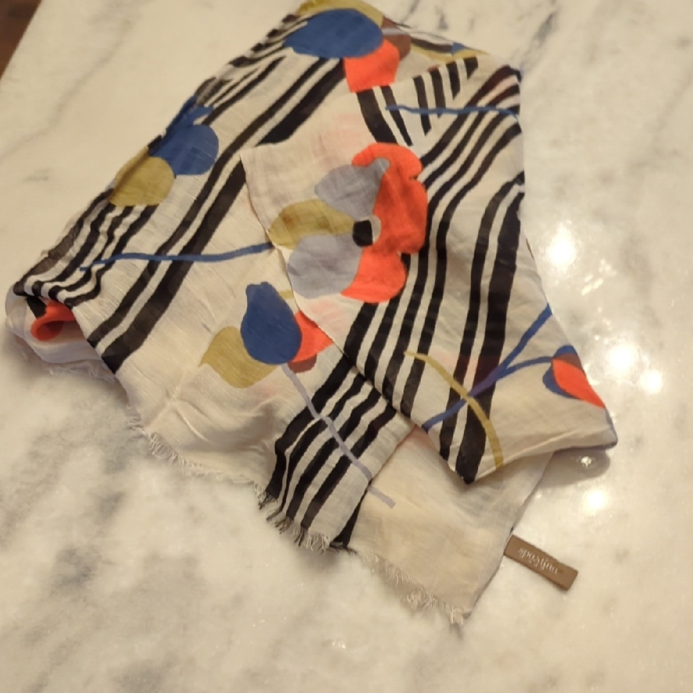 Spartina 449 Anemone Whitaker Scarf made of a linen and viscose blend